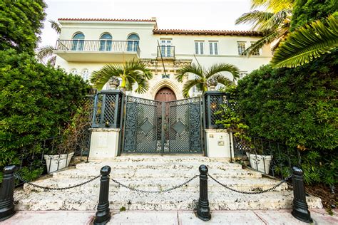 tomba di versace|La vita di Gianni Versace attraverso le sue case: da Miami, .